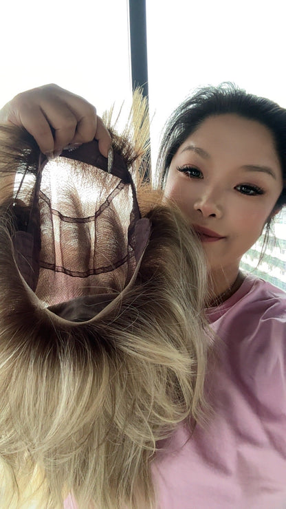 [PRE-ORDER] JBEXTENSION BONNIE MONO GOLDEN BLONDE Full Monofilament Handmade Full Lace Full Hand Tied Wig 12 Inches Golden Blonde With Dark Root Mono Lace Handmade Futura Fiber Glueless Wig BONNIE MONO GOLDEN BLONDE【BENDY EAR TABS】 Alexwigs