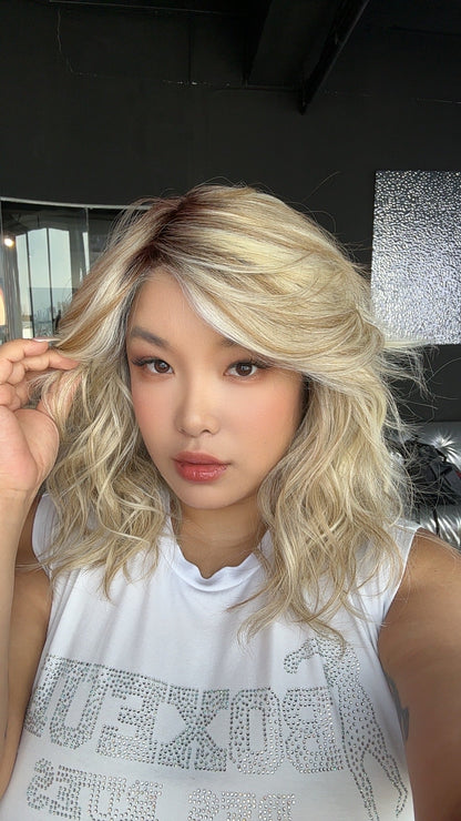 [PRE-ORDER] JBEXTENSION 16 Inches Mix Blonde Curly Pre-Cut Side Part Snowflake Lace Frontlace Glueless Wig JESSICA【BENDY EAR TABS】 Alexwigs