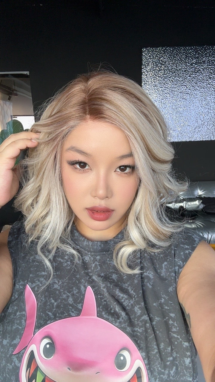 [PRE-ORDER] JBEXTENSION 12 Inches Blonde Curly Pre-Cut Side Part Snowflake Lace Frontlace Glueless Wig FATIMA SNOWFLAKE【BENDY EAR TABS】- M/L Alexwigs