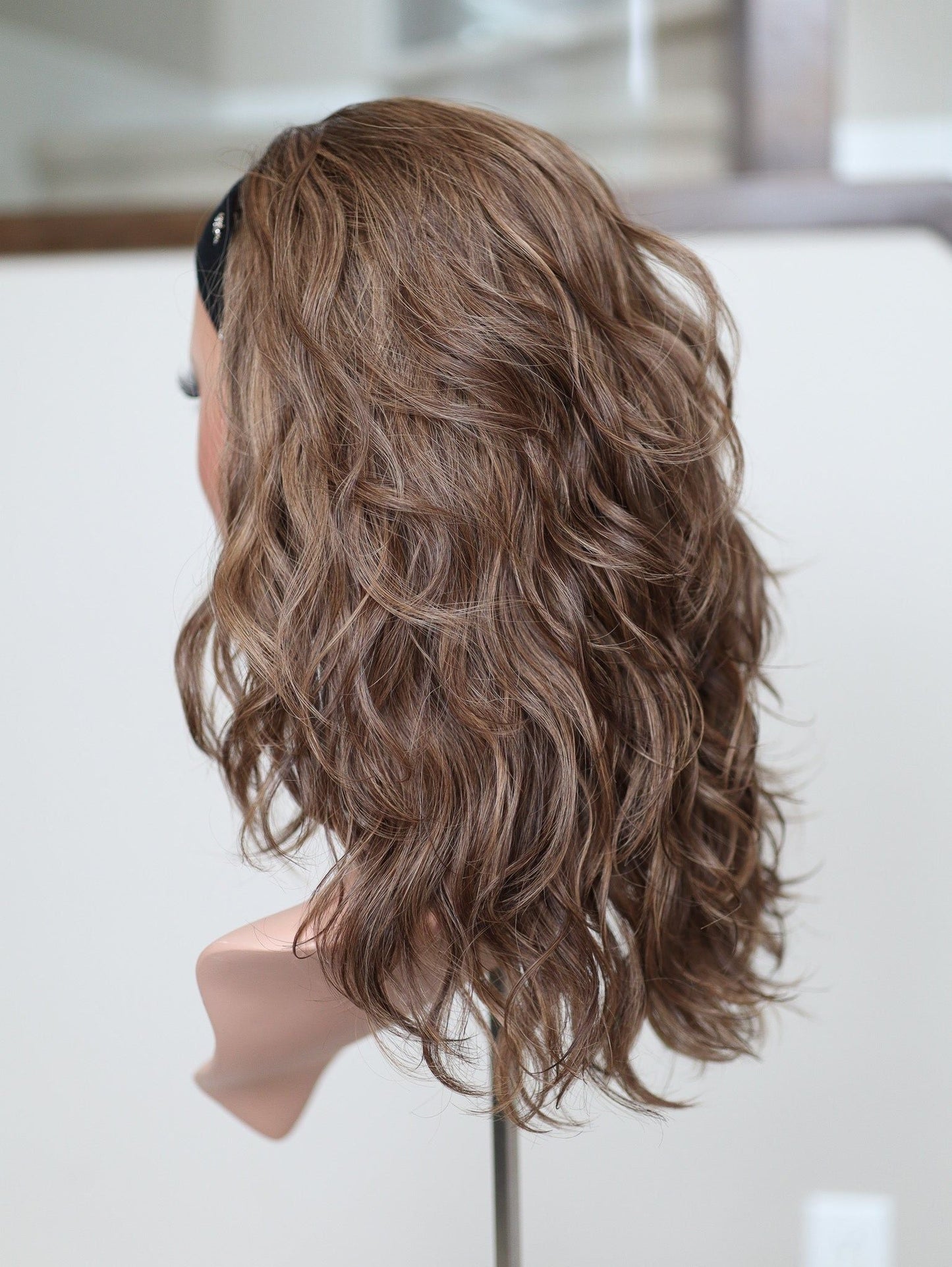 20" Elana Wavy Bandfall Active Wig (S) Alexwigs