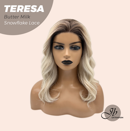 [PRE-ORDER] JBEXTENSION 18 Inches Butter Milk Pre-Cut Snowflake Lace Frontlace Glueless Wig TERESA BUTTER MILK【PERMATEASE】【BENDY EAR TABS】 Alexwigs